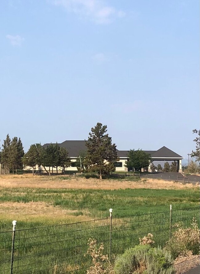 Building Photo - Spacious Redmond Estate on 14 Acres – 4,300+ Sq Ft, Pastures, 4-Car Garage