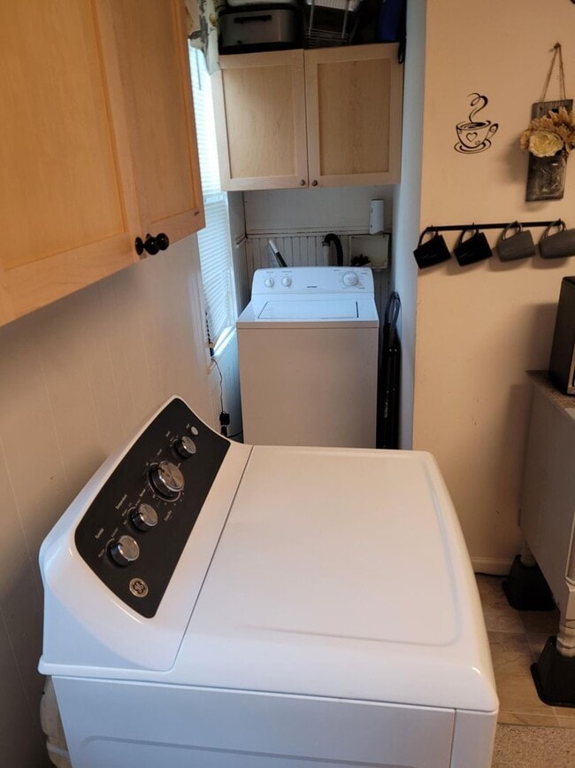 Photo - Spacious 3 bedroom 1.5 bathroom