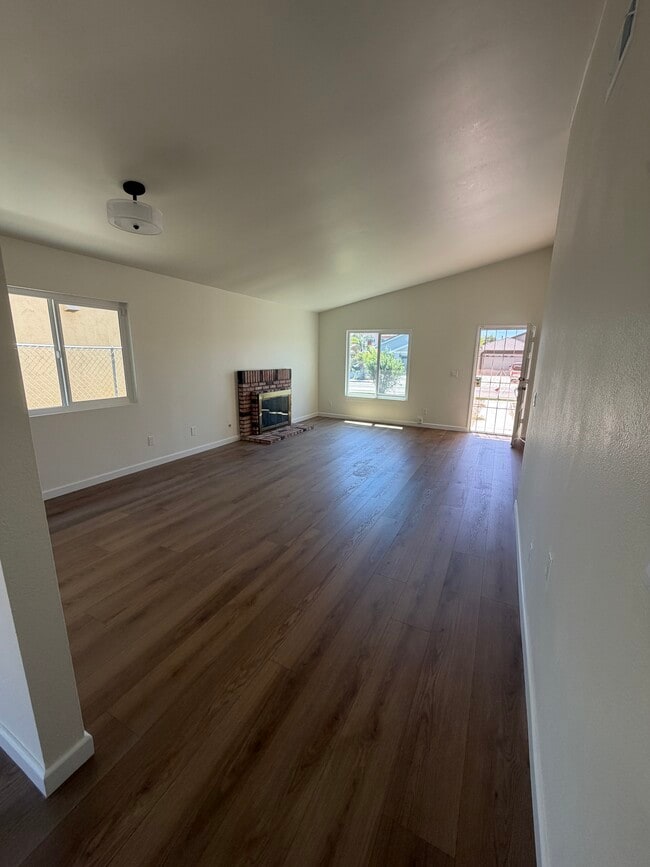 Photo - 7520 Woodbine Way