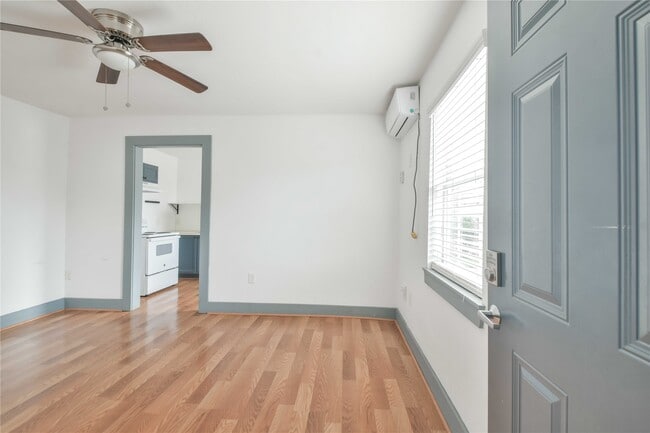 Building Photo - 5320 Polk St Unit 12