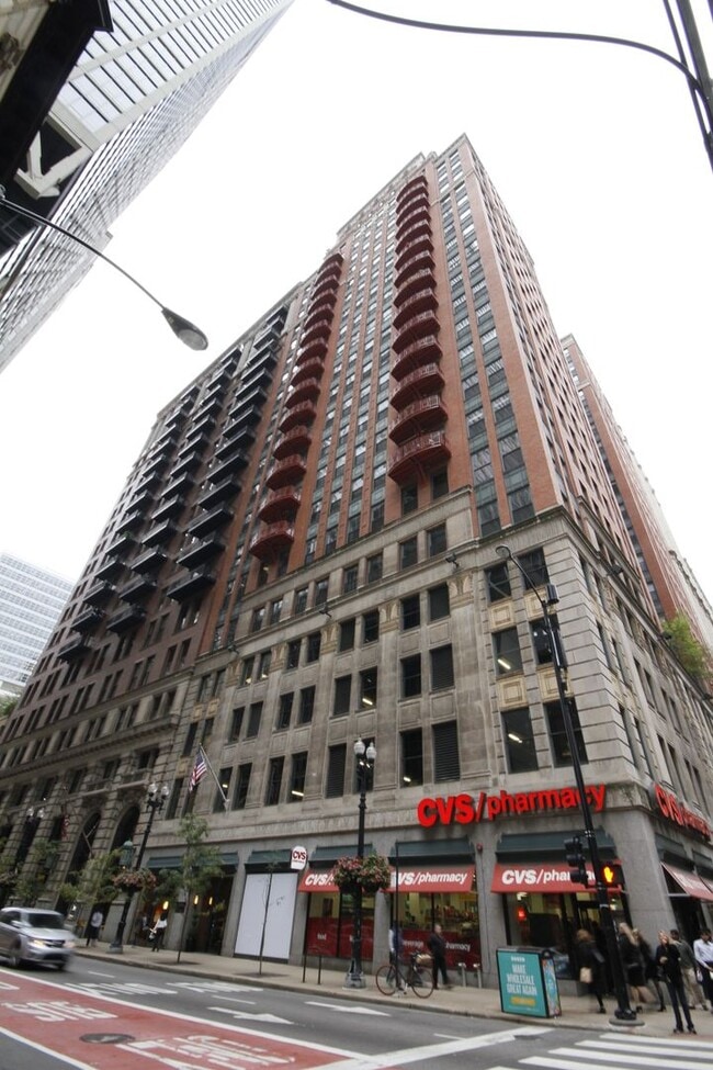 Building Photo - Beautiful 2BD/2BTH CONDO IN THE LOOP!