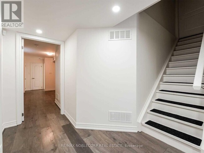 Photo - 71 Pierre Berton Blvd