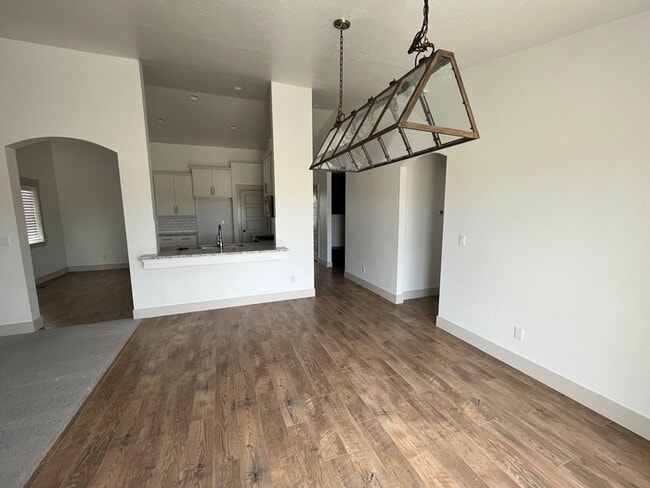 Photo - 4 bed 2 bath in Great Eagle Location!