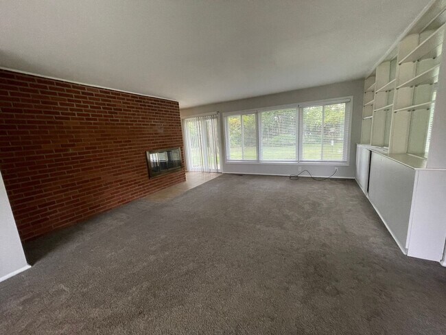 Photo - WONDERFULLY CHARMING 3 BEDRM 2 BATH RANCH ...