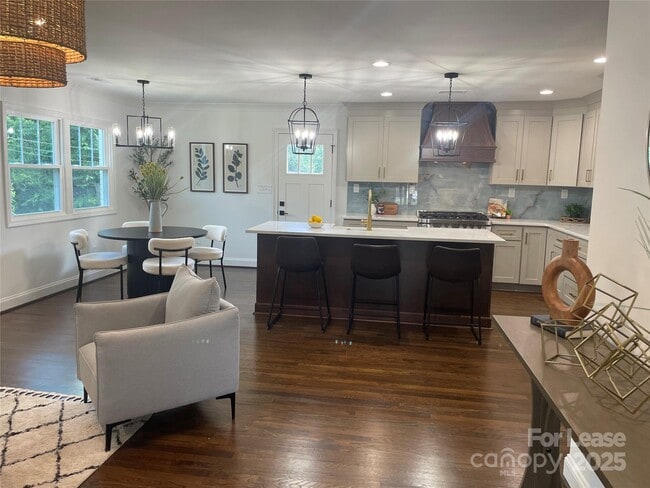 Photo - 5840 Charing Pl