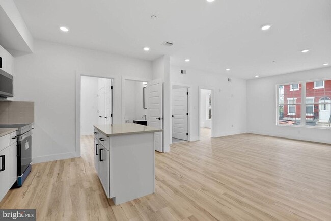 Building Photo - 809 Diamond St