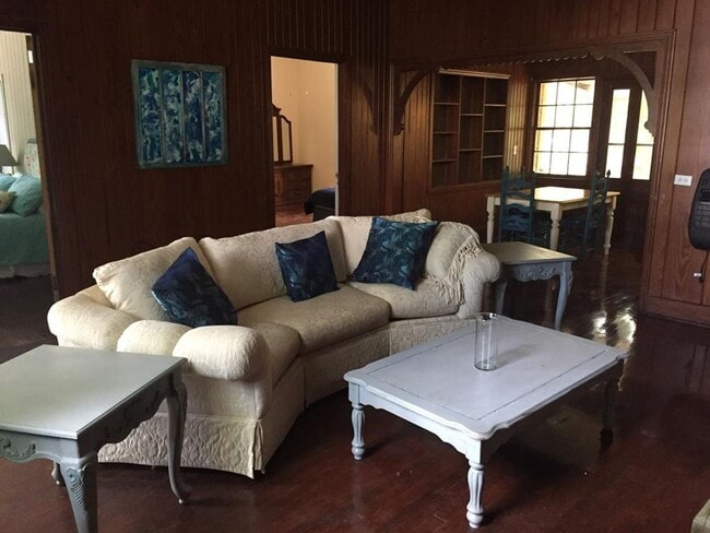 Photo - 819 E Lee St