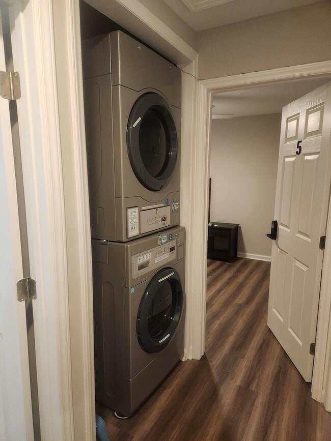 Photo - 2626 Lasalle St