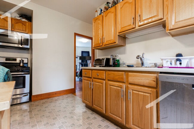 Building Photo - 12 Montcalm Ave Rental
