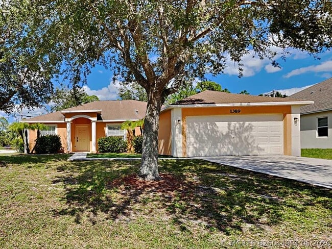 Building Photo - 1389 SW Prairie Cir