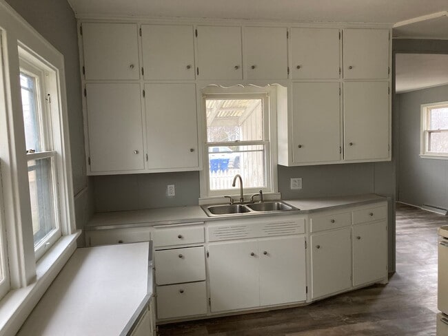 Photo - Charming 4 Bedroom 1 Bathroom Home in St.Cloud!