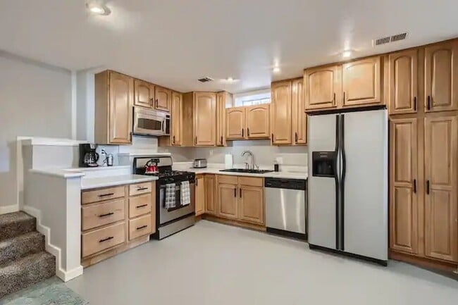 Photo - $0 DEPOSIT OPTION. 2BED/1BATH BERKLEY NEIGHBORHOOD HOME! Unit B