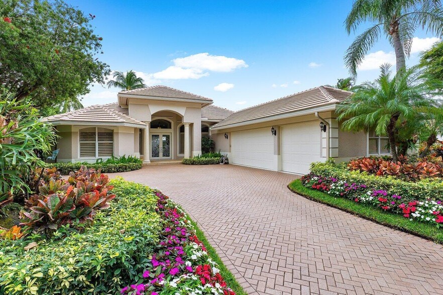 3 Bermuda Lake Dr
