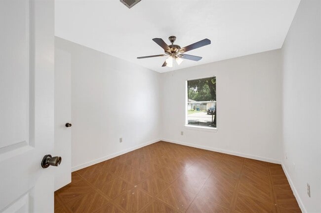 Photo - 308 Willowick St