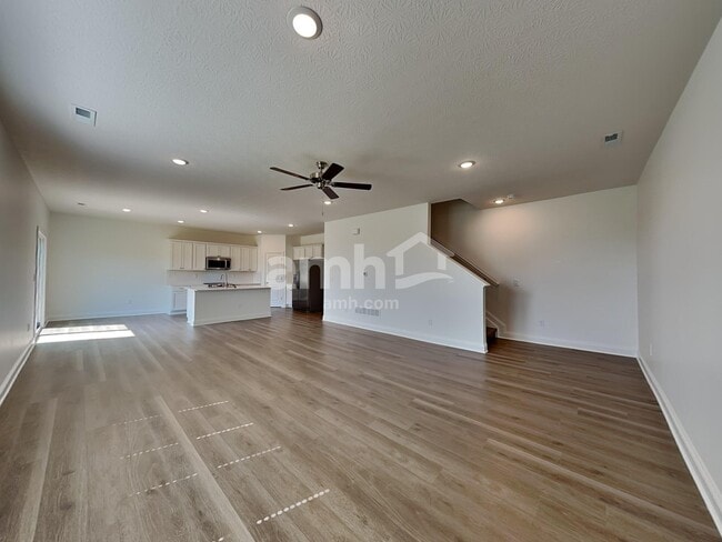 Photo - 1112 Heritage Blvd