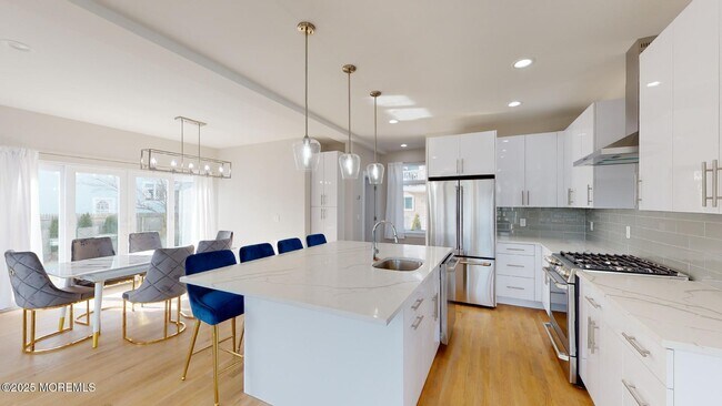 Photo - 1 Howland Ave