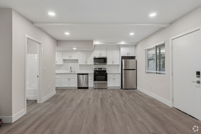 2BR, 2BA - 950SF - Living Room