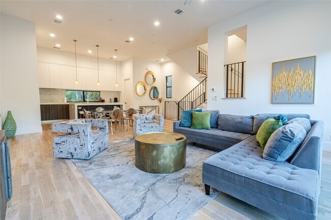 Photo - 709 Memorial Heights Dr