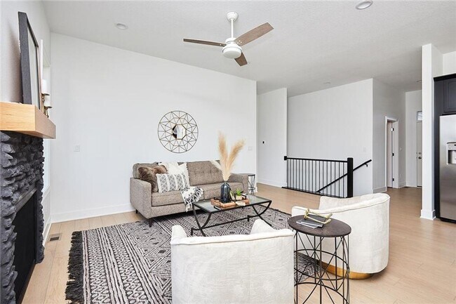 Photo - 454 S 91st St