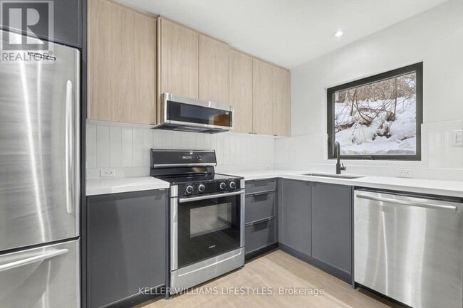 Photo - 306 Riverside Dr Unit B