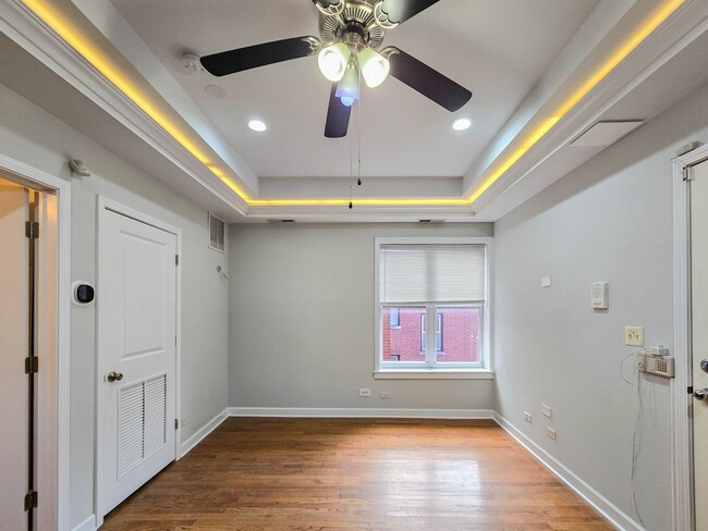 Building Photo - 850 W Cornelia Ave Unit 1S