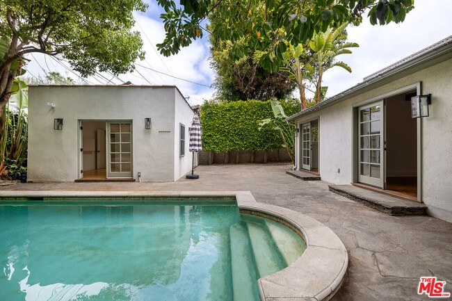 Photo - 521 Westbourne Dr