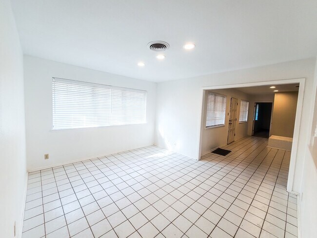 Photo - 2900 Goddard Pl