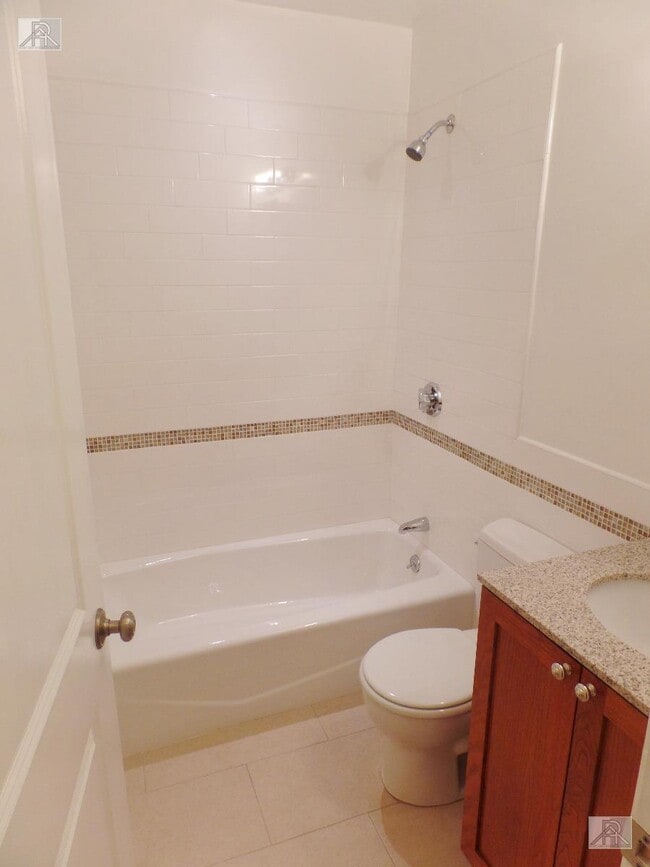 Photo - 27 Glenville Ave Unidad 8