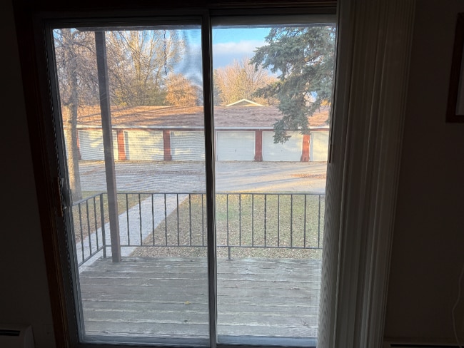 Building Photo - 404 5th Ave E Unit 7