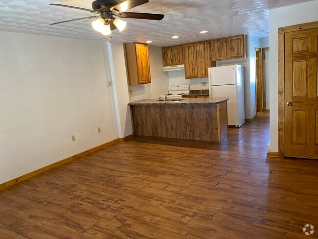 Building Photo - 1073 Lakeshore Unit 1073 Rental