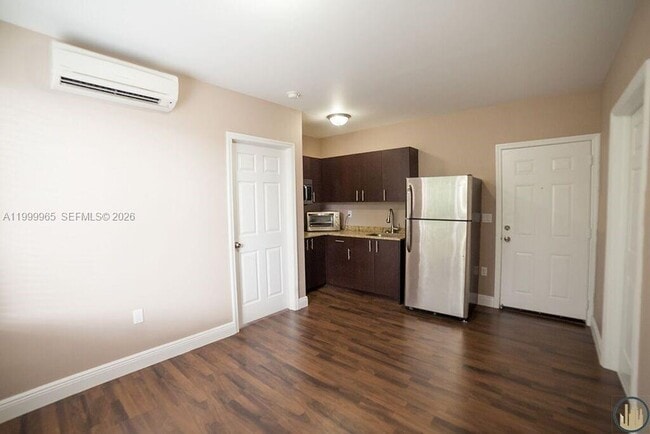 Photo - 1752 NW 1st St Unit 3