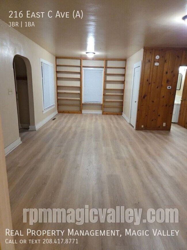 Photo - 216 E Ave A