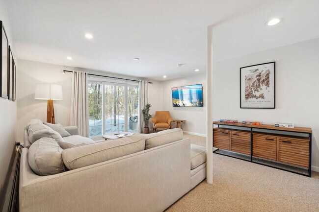 Photo - 589 Laconia Rd Unit ID1333611P