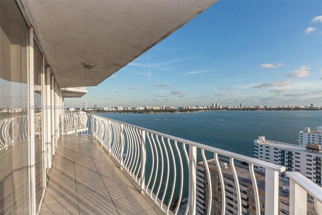 Building Photo - 7601 E Treasure Dr Unit 2406