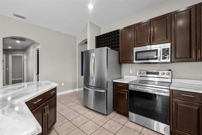 Photo - 5909 Wedgefield Dr