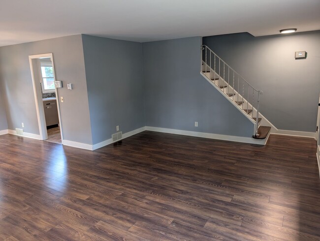 Photo - 111 Eastmoreland Dr