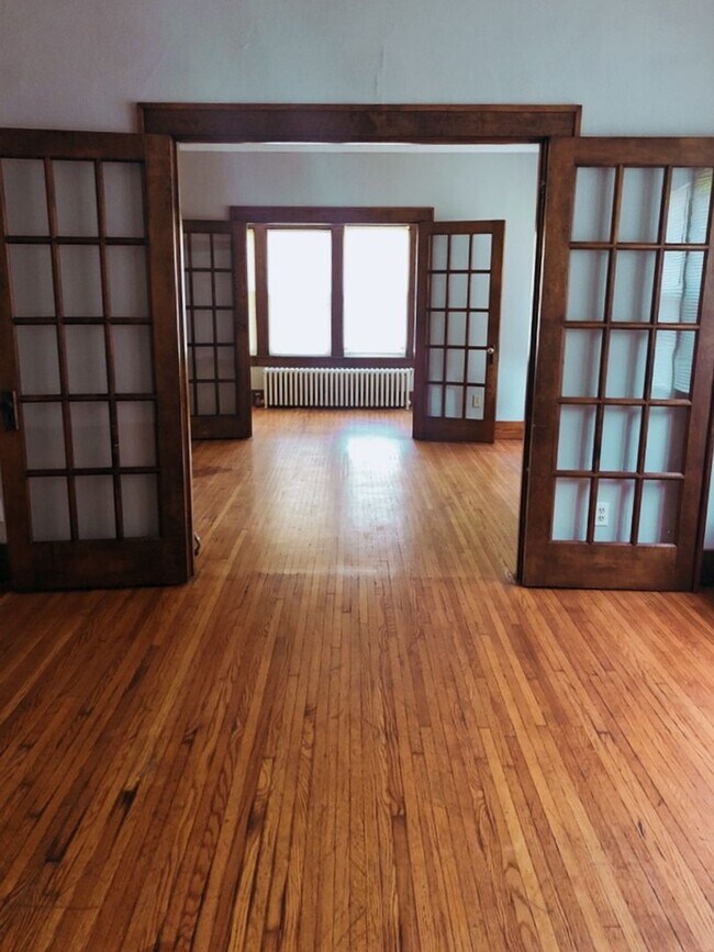 Photo - 811 W Adams Rd