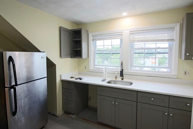 Photo - 420 Essex St Unit 3