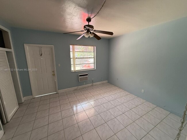 Building Photo - 2917 Plunkett St Unit 20C Rental