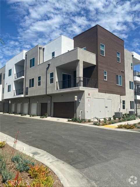 Building Photo - 527 Mulligan Rental