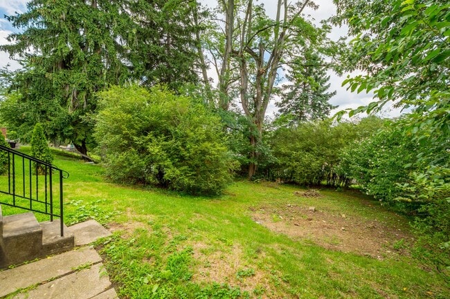 Photo - READY FOR MOVE IN! FANTASTIC 3-bedroom loc...