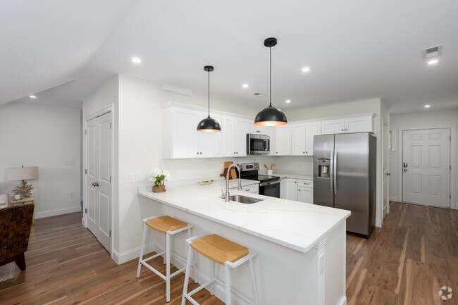 2BR, 1BA - 767SF - Dining Room/ Kitchen - 1 Pleasant St