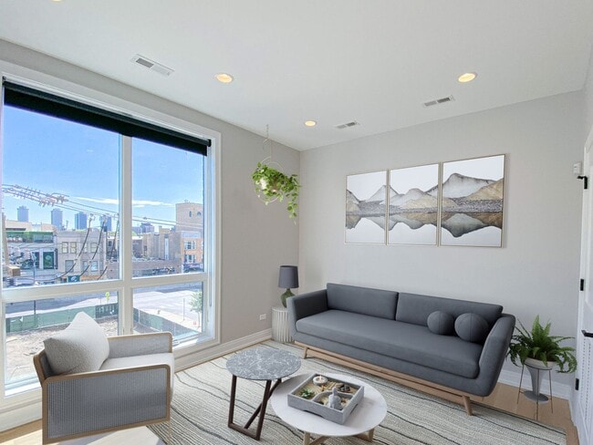 Photo - 1050 W Cornelia Ave