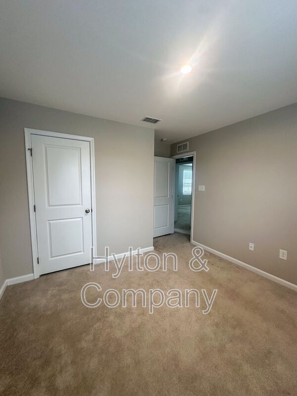 Photo - 208 Lorraine Dr