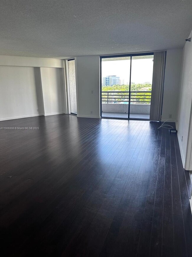 Photo - 3300 NE 191st St Unit 904