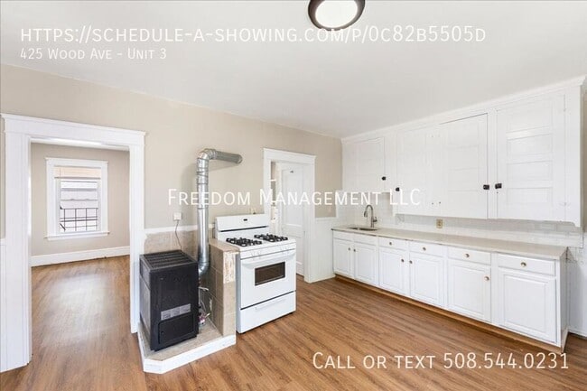 Building Photo - 425 Wood Ave Unit 3