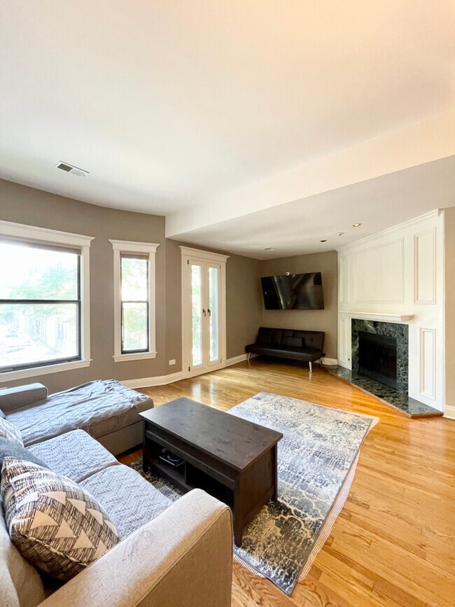 Photo - 4214 N Kenmore Ave Unit 2F