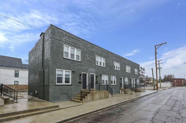 Modern 2BR Townhouse | Walk to Downtown | All Utilities Included