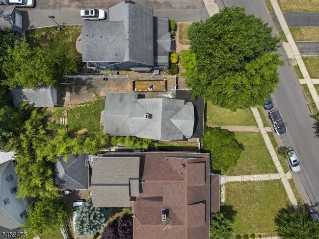 704 Park Ave