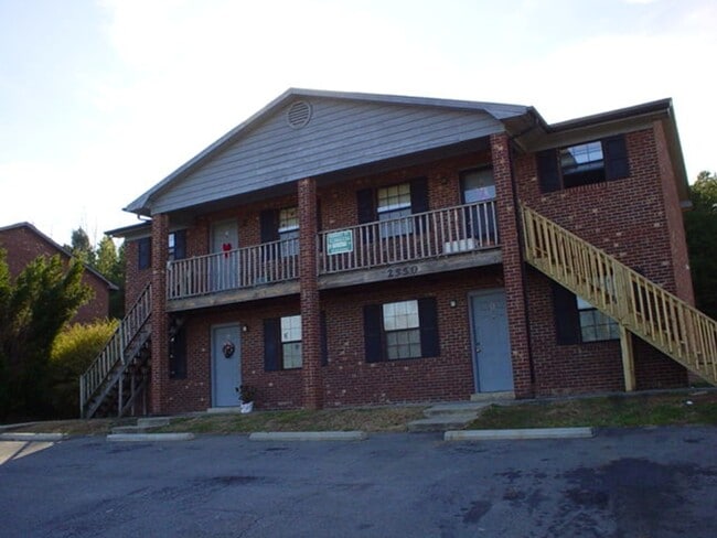 Building Photo - Comfortable 2 Bedroom Living with All Utilities Included on Oakcroft Unit 1606 Oak Croft D